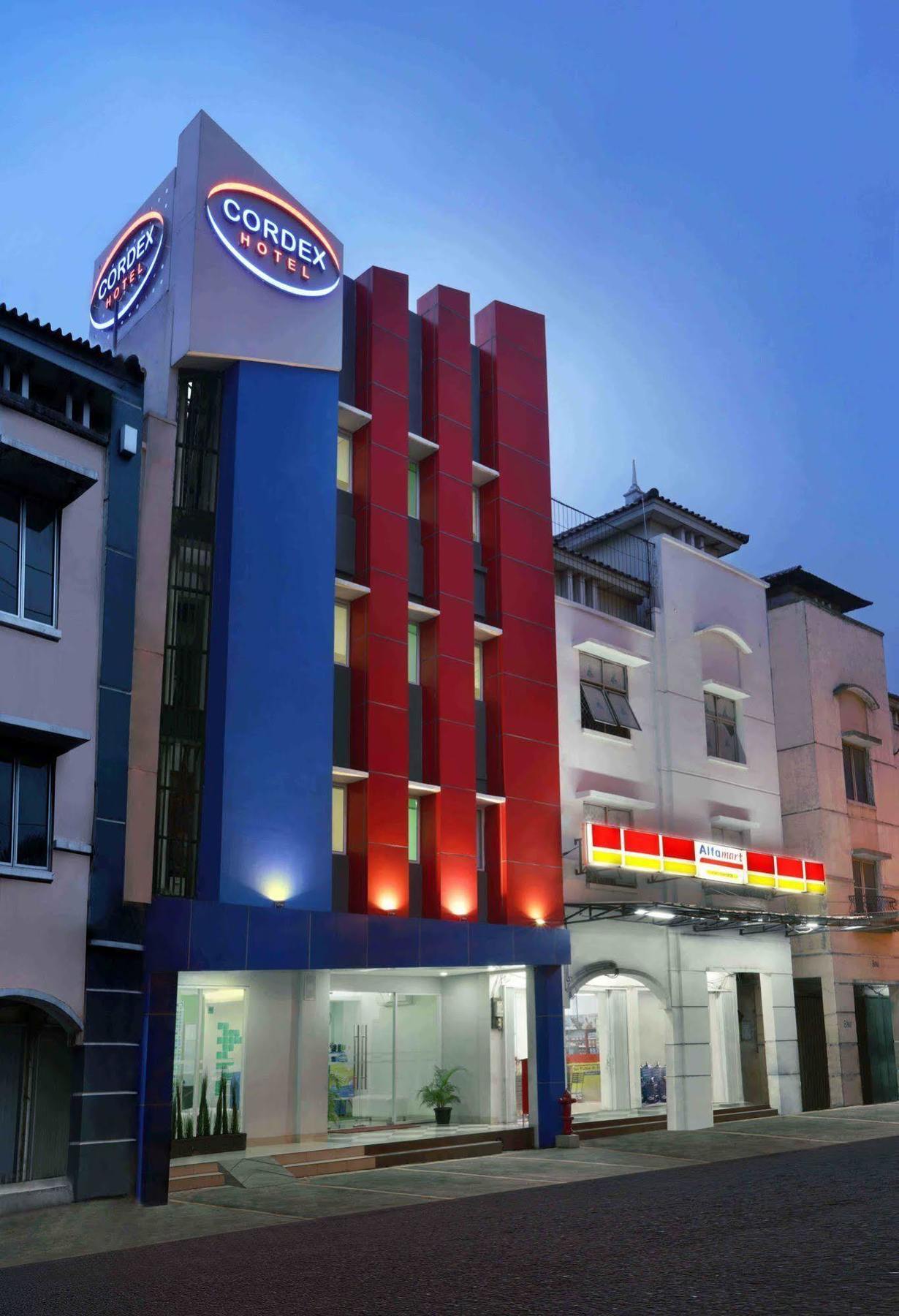 Cordex Hotel Ancol Джакарта Экстерьер фото